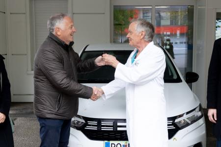 DONACIJA AVTOMOBILA BOLNICI POSTOJNA 23.4.2024 - Valter Leban-0049